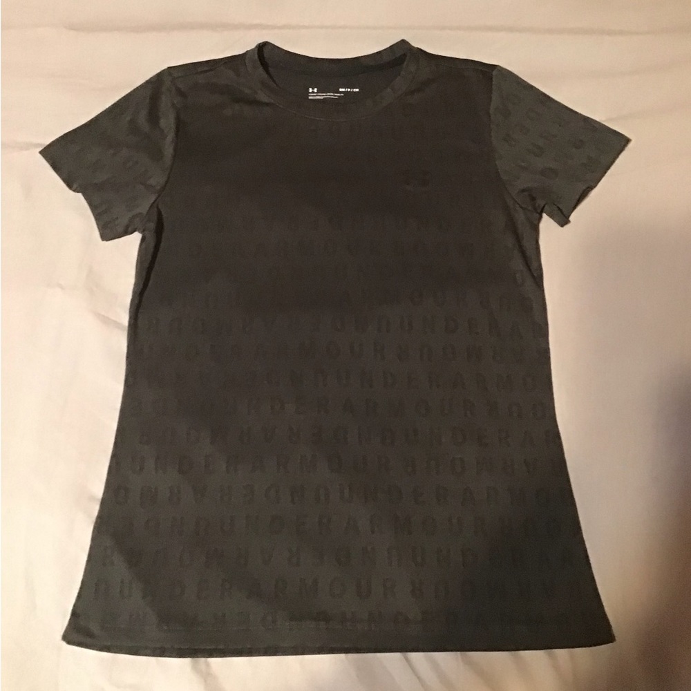 Used under armour shirt. Color is a military green with “under armour” prints.